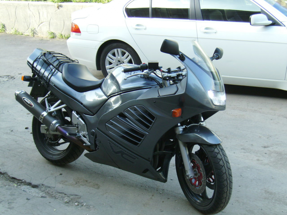Suzuki RV 400