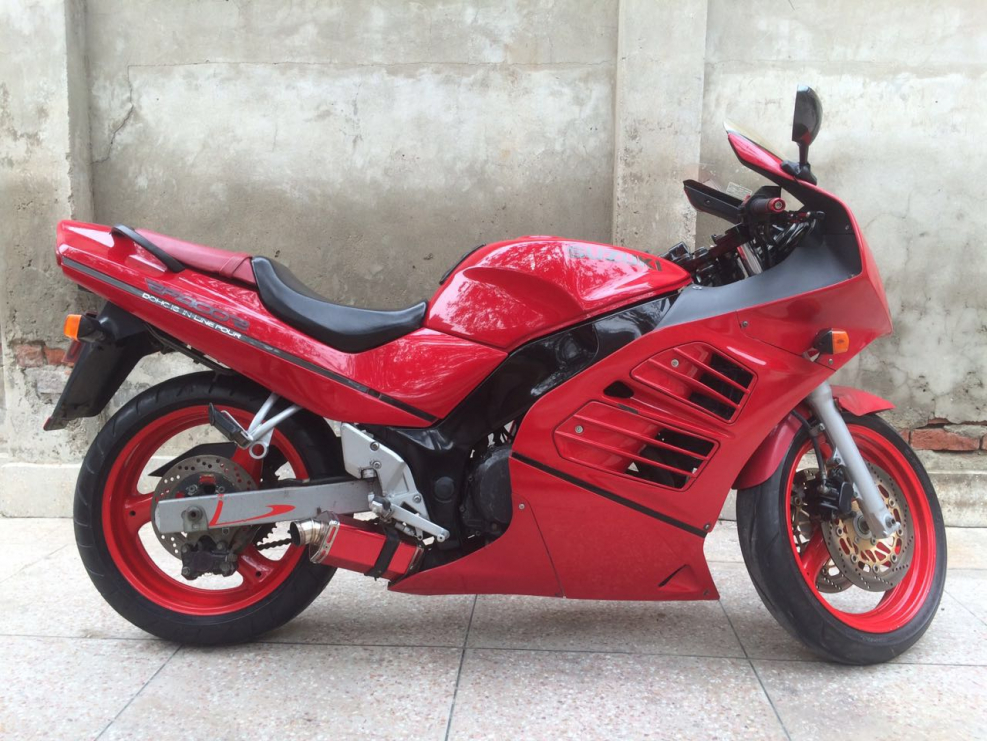 Suzuki rf400rv