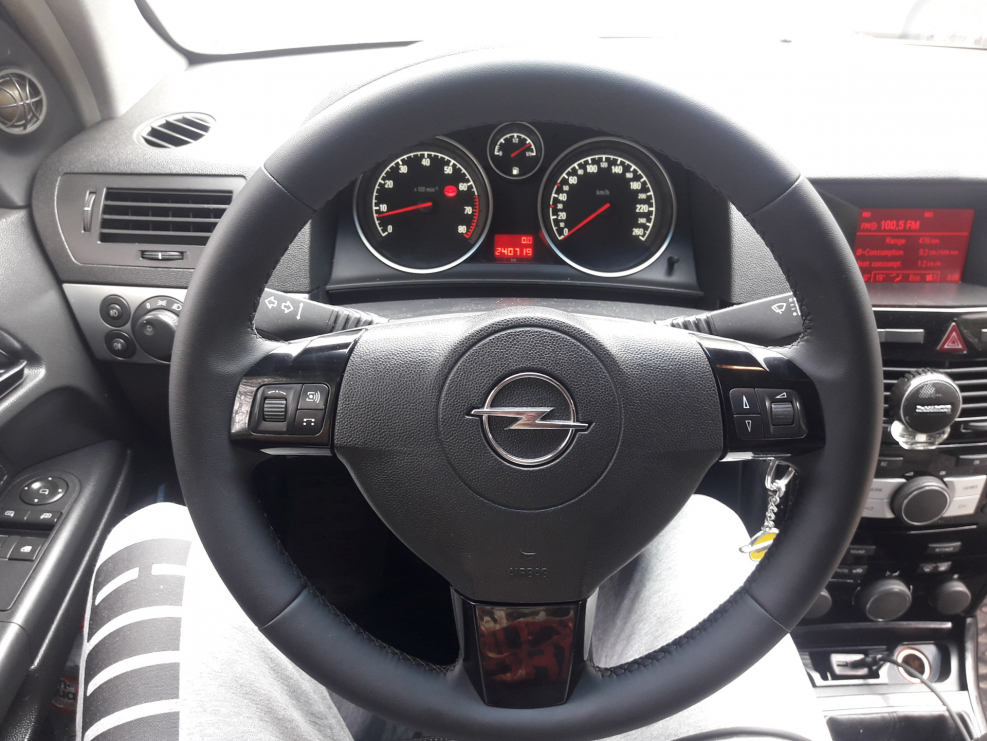 Opel Astra 2011 обычный руль