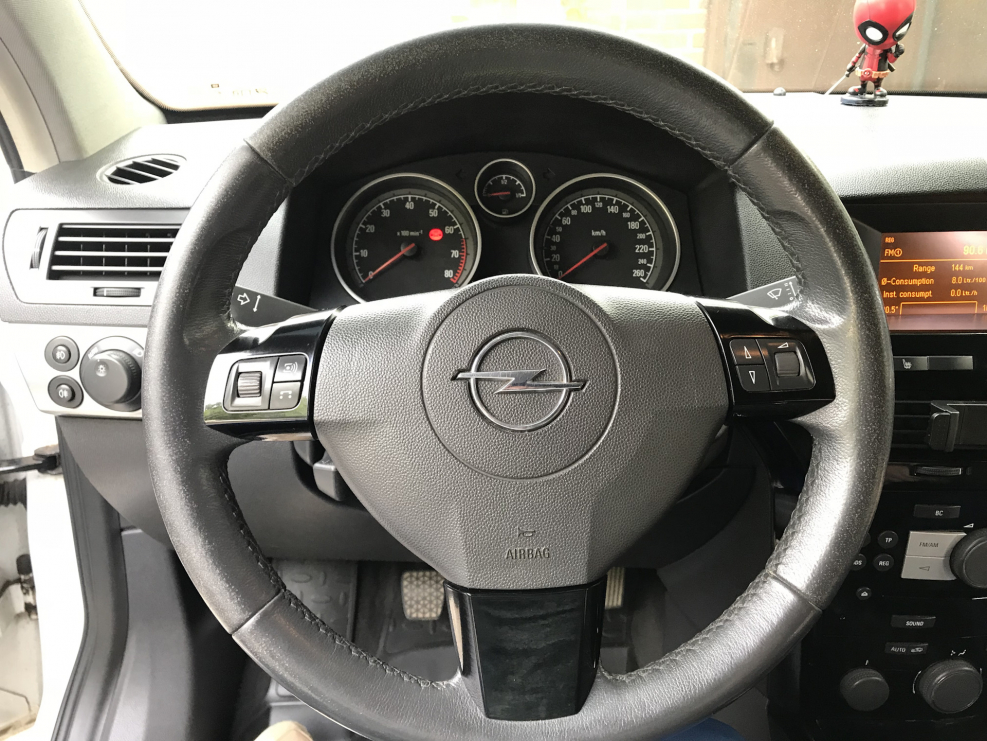 Opel Astra h 2010 руль