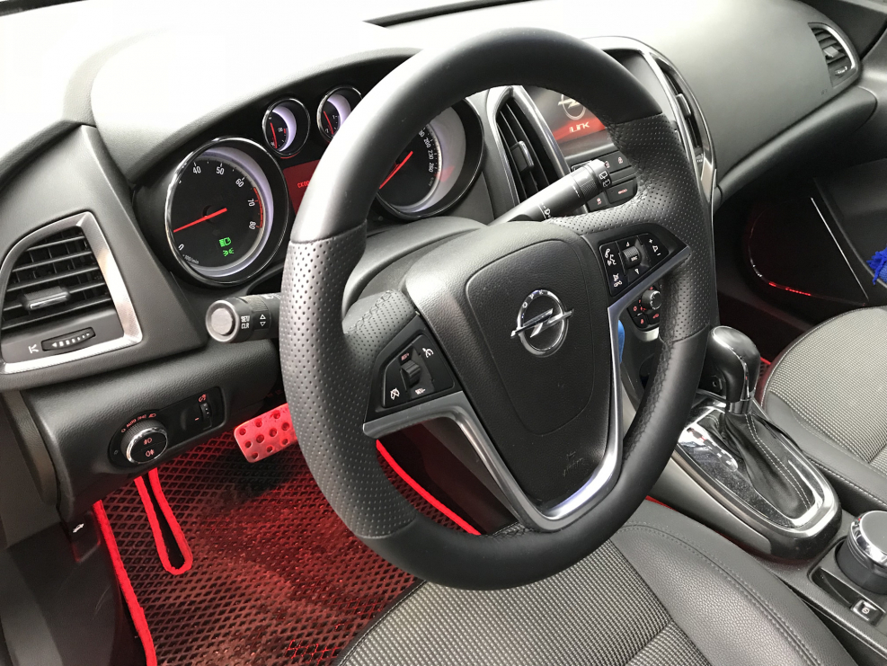Опель Астра j GTC кожаный руль