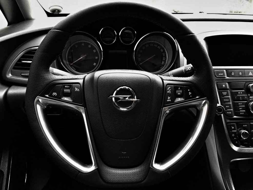 Руль Opel Astra j GTC
