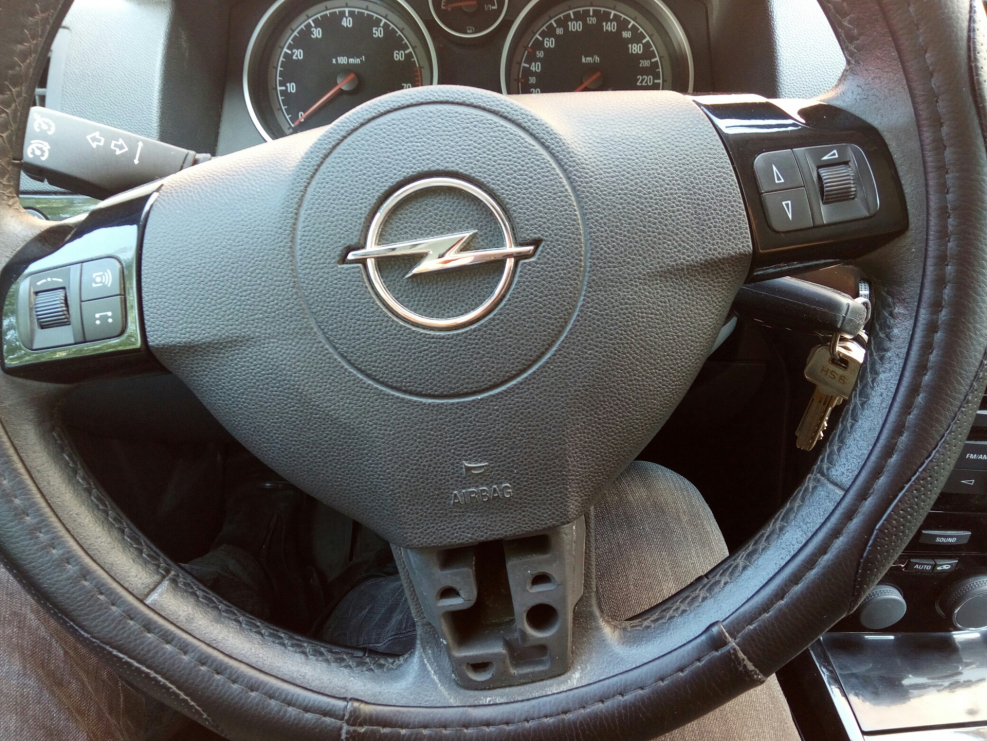 Оплетка на руль Opel Astra h