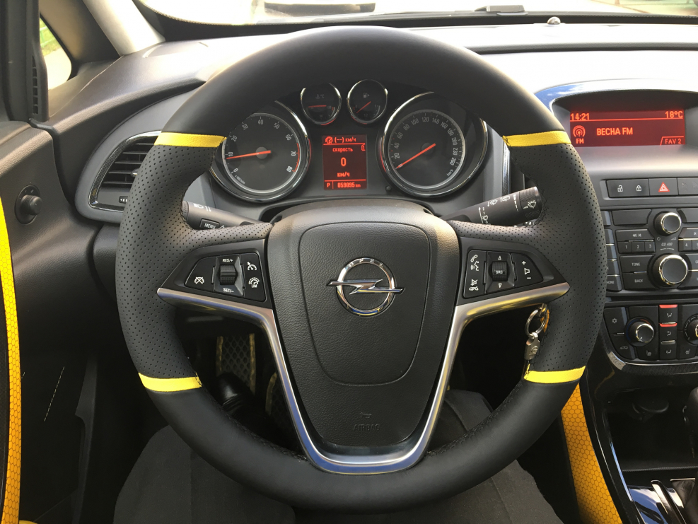 Opel Astra GTC 2020 салон