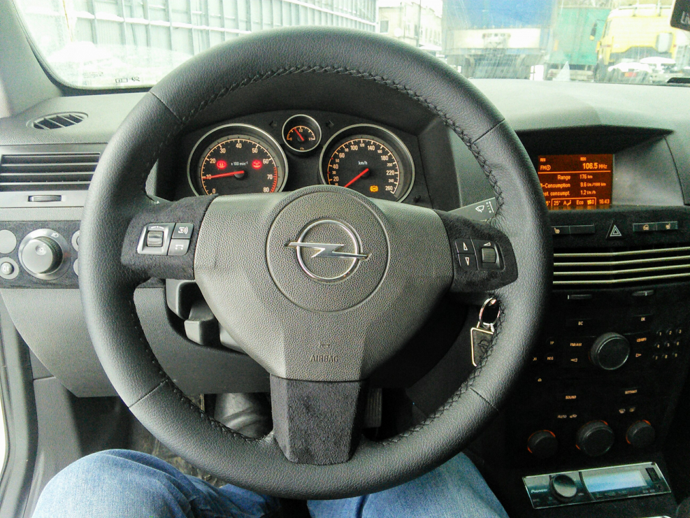 Руль Опель Астра 2009