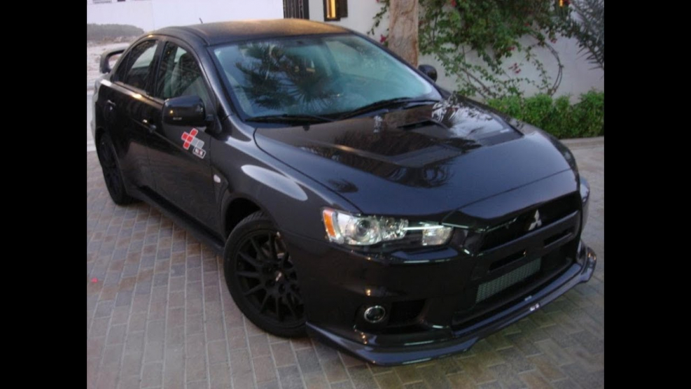 Mitsubishi Lancer 10 в черном цвете