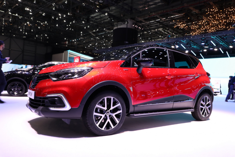 Renault Captur 2021 красный