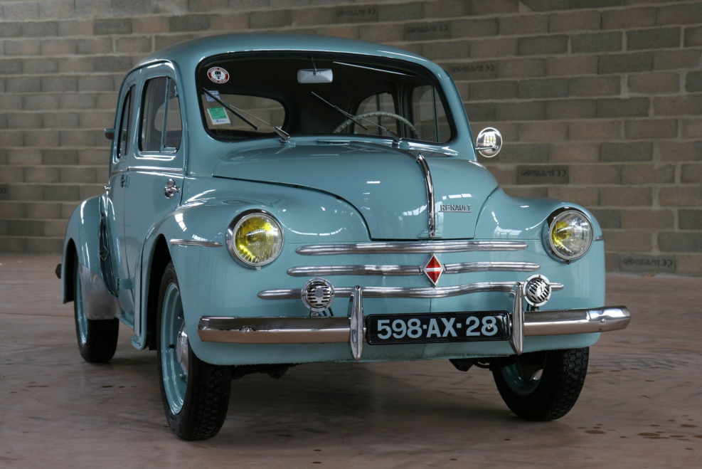 Renault 4cv салон