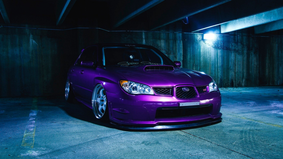 Неоновый Subaru Impreza