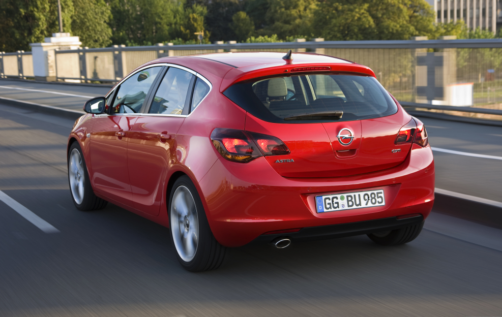 Опель Астра GTC 2011