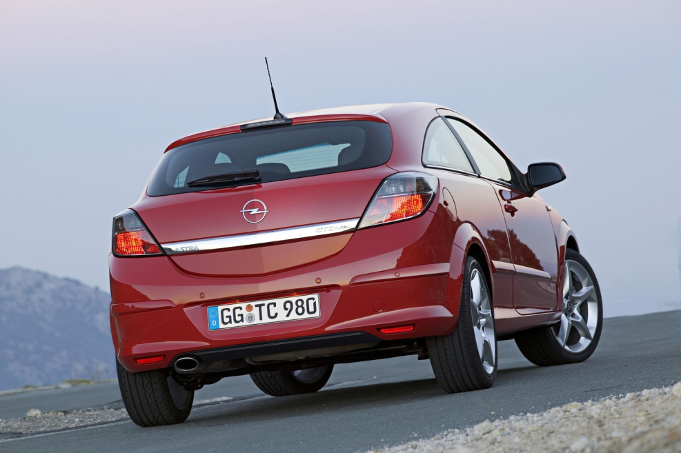 Opel Astra GTC 2012