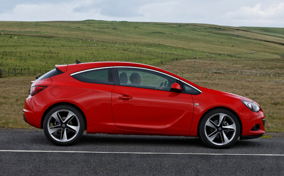 Опель Астра GTC купе 2011