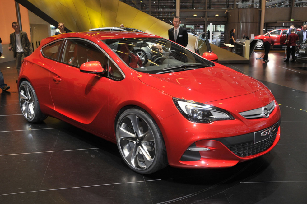 Opel Astra GTC 2011