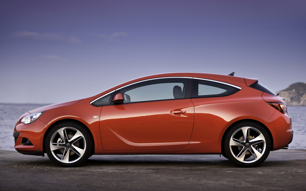 Opel Astra GTC 2019 купе