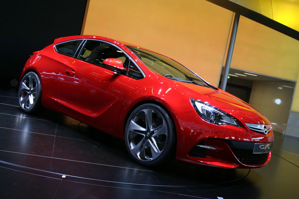 Opel Astra GTC 2019 купе