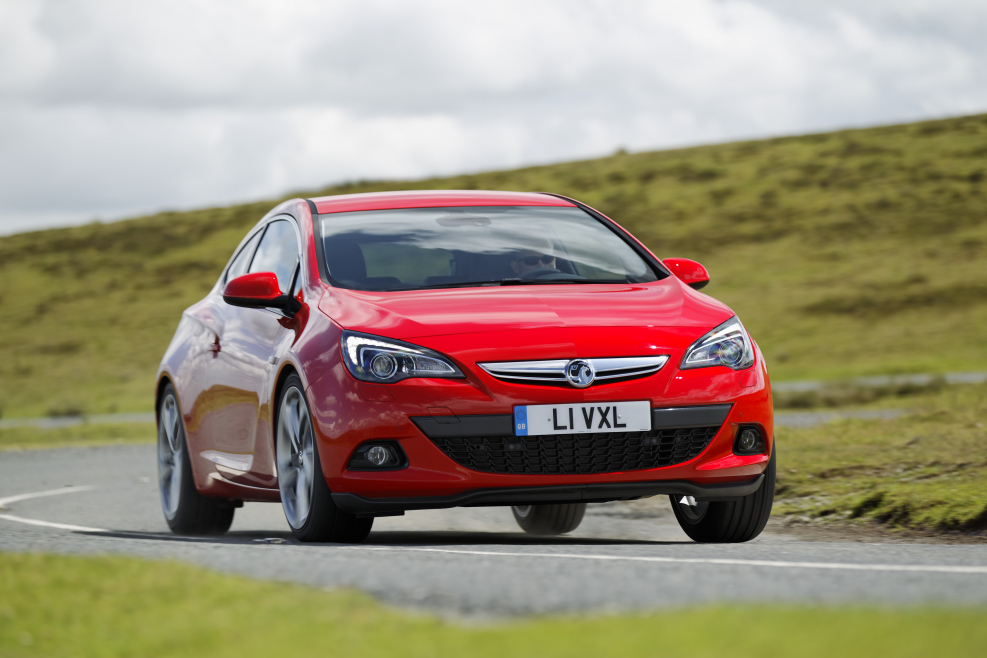 Опель Astra GTC 2014
