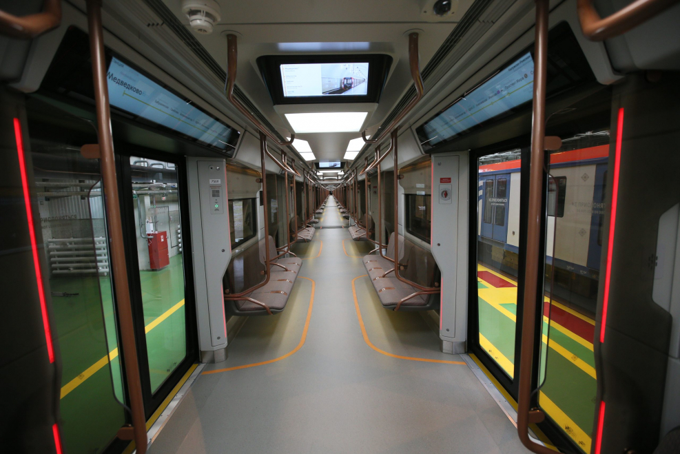 Поезд метро Москва 2020