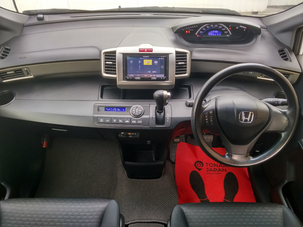 Honda freed Spike 2014 салон