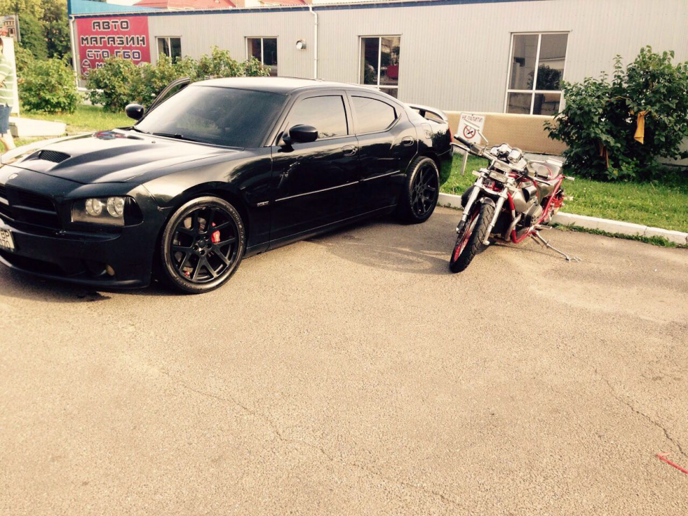 Dodge Charger Hellephant