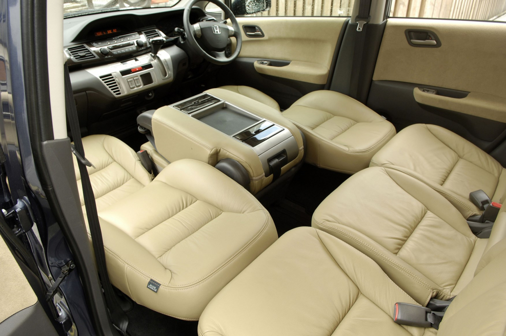 Honda FRV 2007 салон