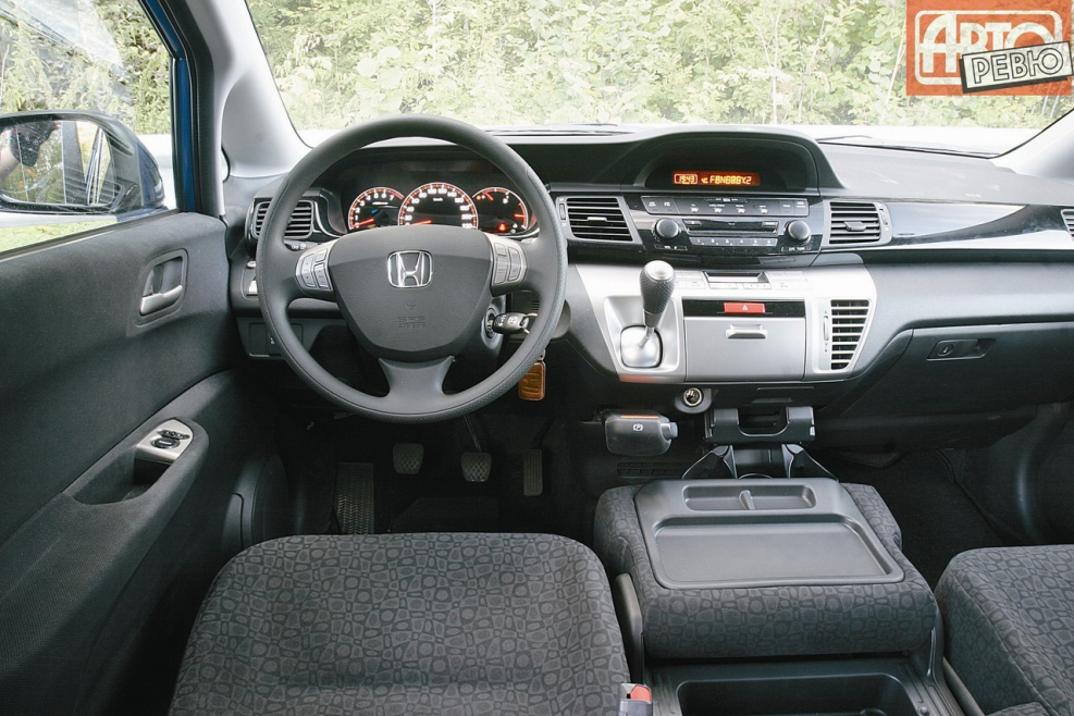 Honda fr-v салон
