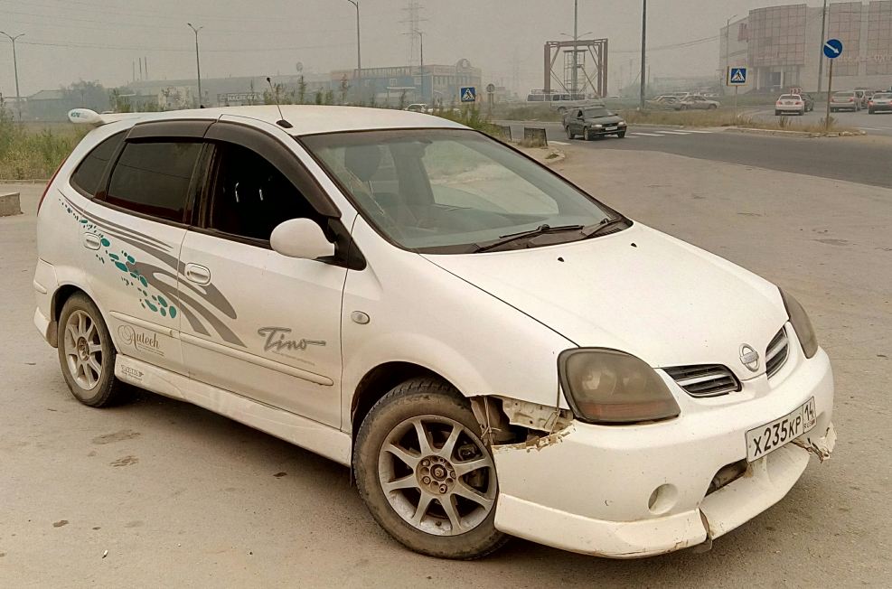 Ниссан Тино 1999 год потайные места