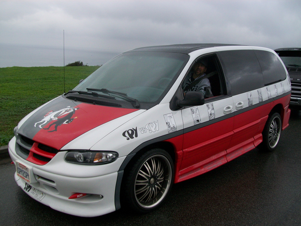 Тюнингованный dodge Caravan