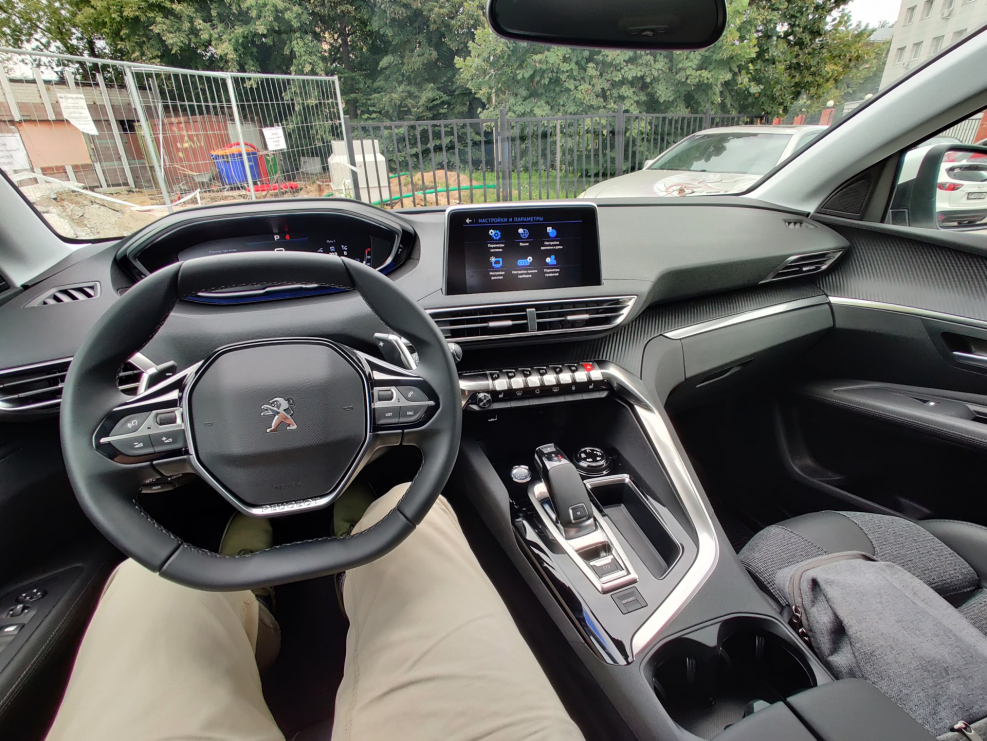 Кроссовер Peugeot 3008 2020
