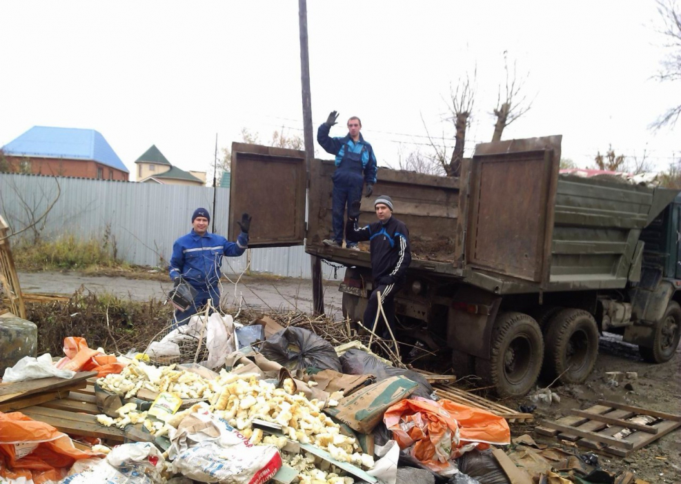 Уборка мусора на строительной площадке