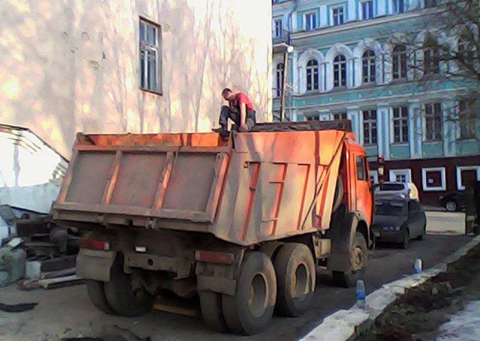 Вывоз строительного мусора КАМАЗ