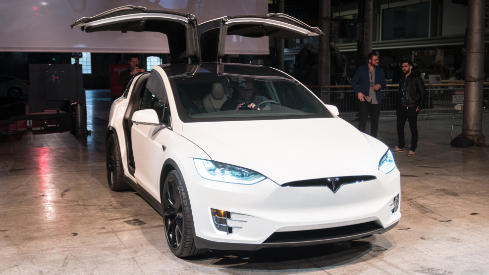 Автомобиль Tesla model x