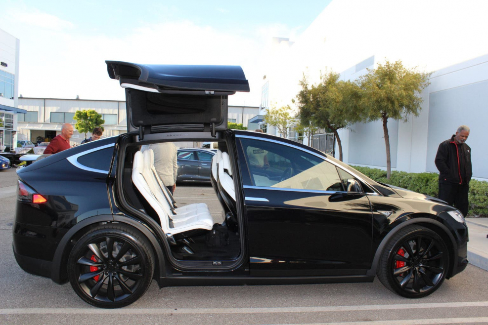 Tesla model x Sport