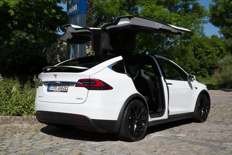 Тесла model x 2016