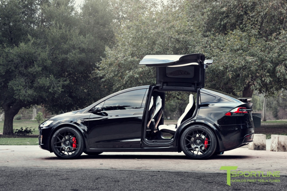 Tesla model x черная