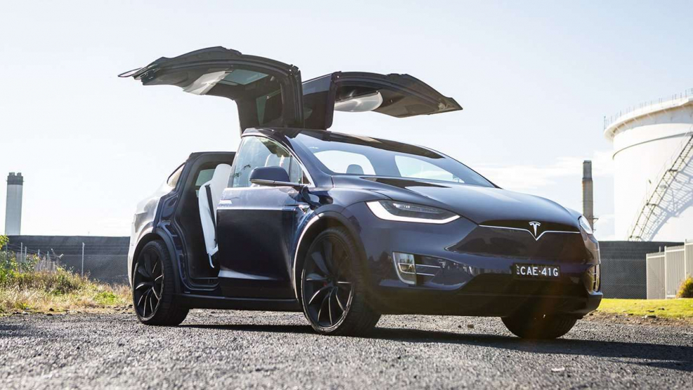 Машина Tesla model x 2018