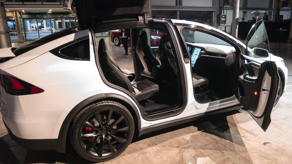 Tesla model 3 двери