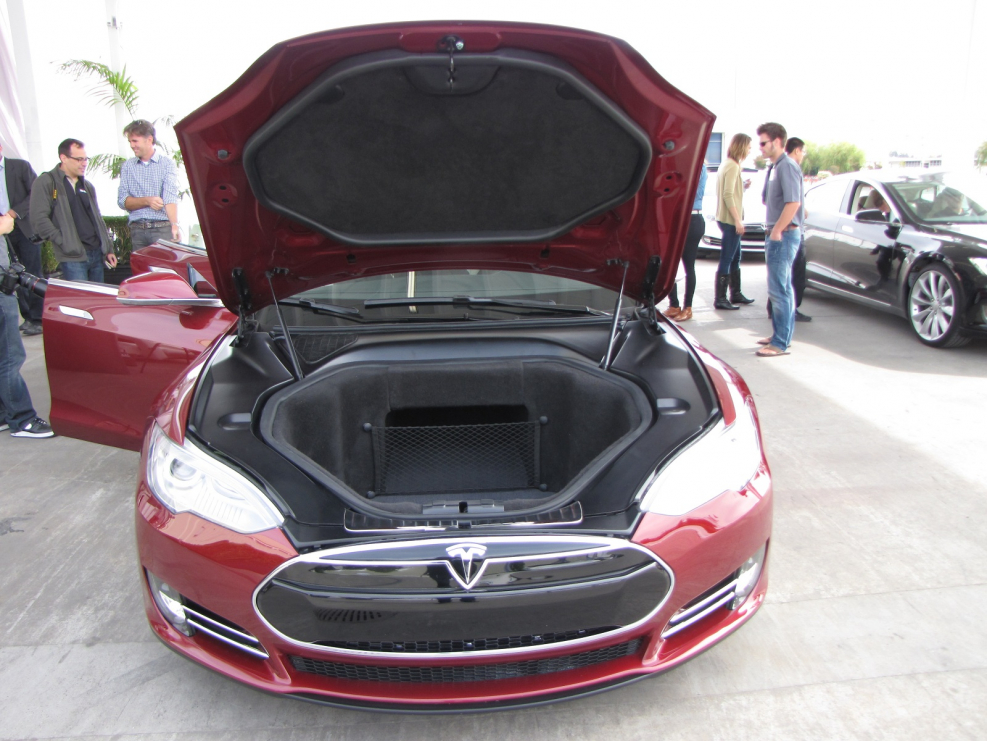 Tesla model 3 капот
