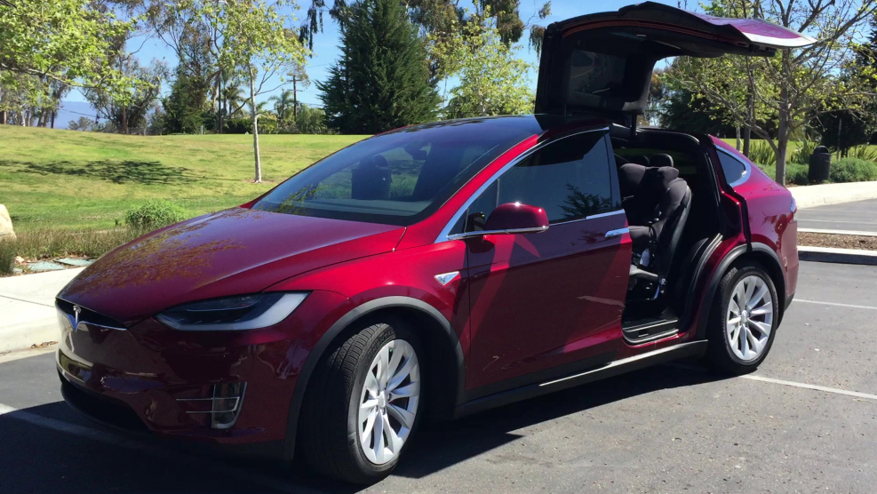 2017 Tesla model x двери