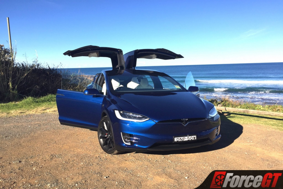 Tesla model x синяя