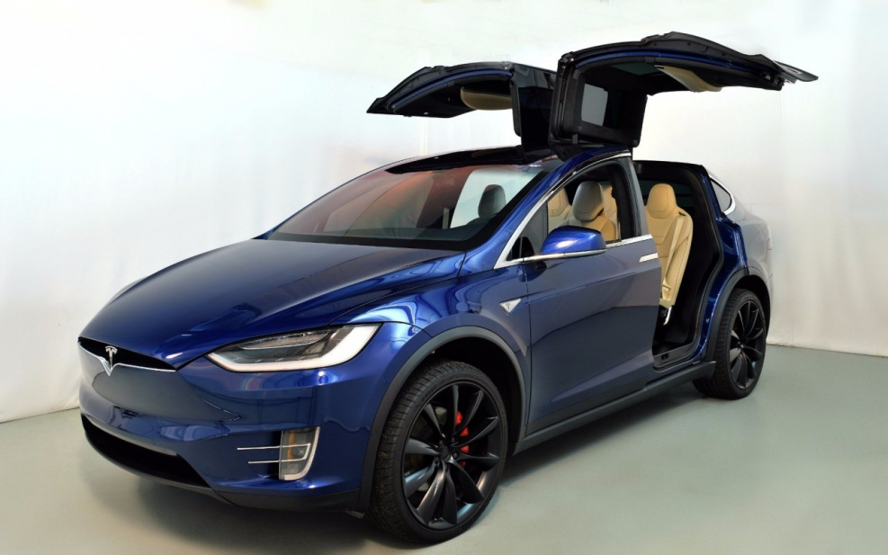 Tesla p90d 2016