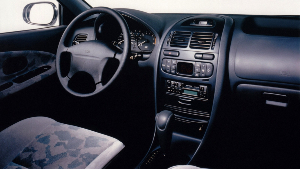 Mitsubishi Carisma 2003 салон
