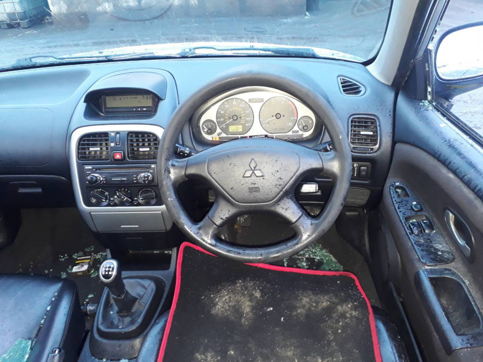 Mitsubishi Carisma 1998 салон