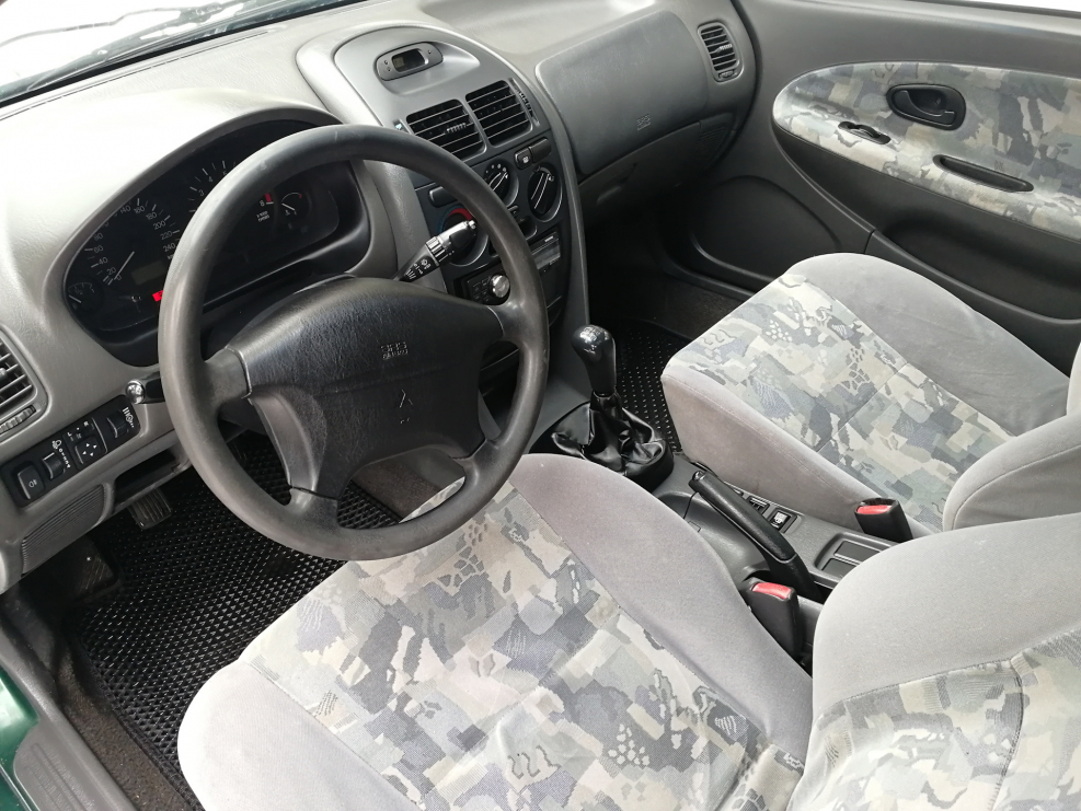 Mitsubishi Carisma 1998 1.8 салон