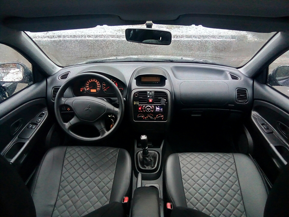 Mitsubishi Carisma 2 салон