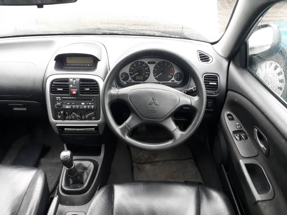 Mitsubishi Carisma i Рестайлинг 2003 салон