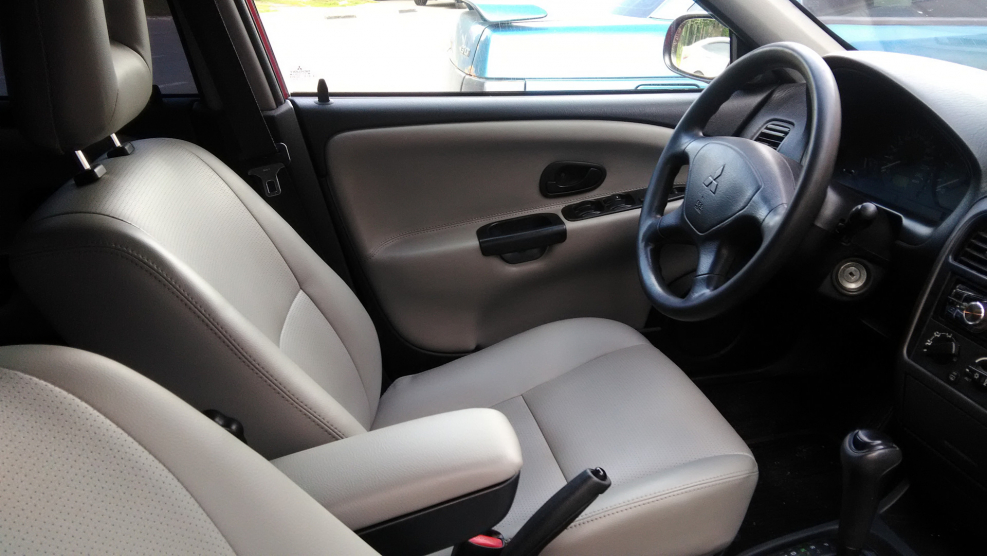 Mitsubishi Carisma 2003 1.6 салон