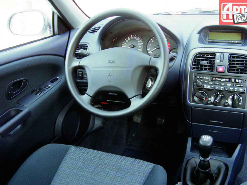 Mitsubishi Carisma 2003 держатель смартфона