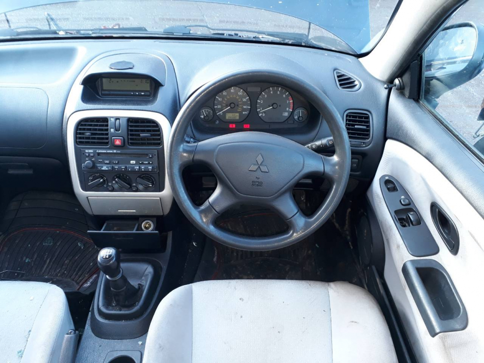 Mitsubishi Carisma 2003 хэтчбек салон