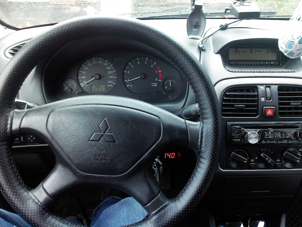 Mitsubishi Carisma 2002 салон