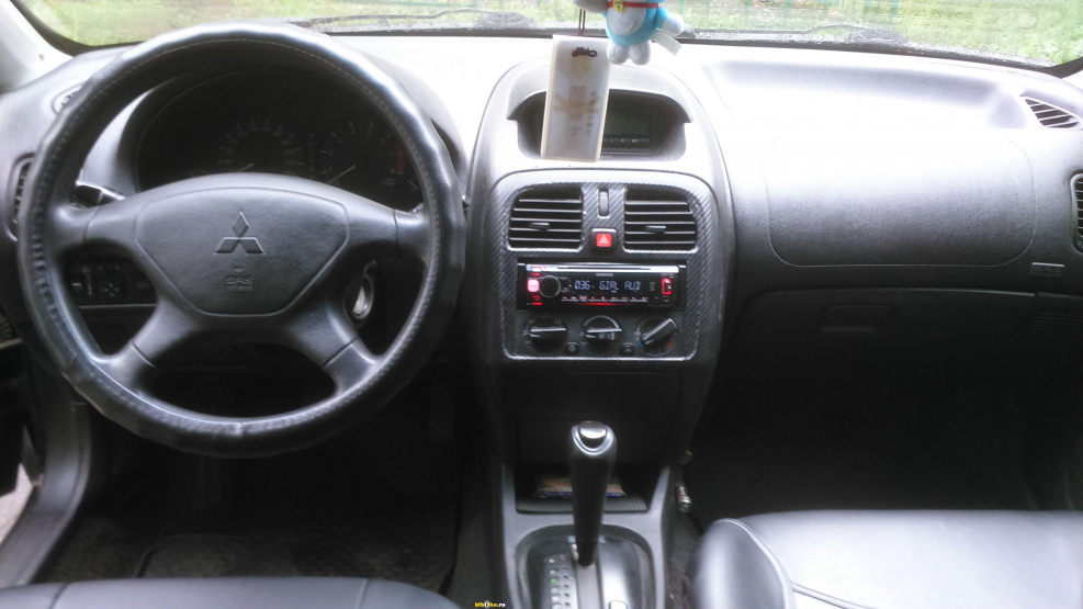Mitsubishi Carisma 2003 салон